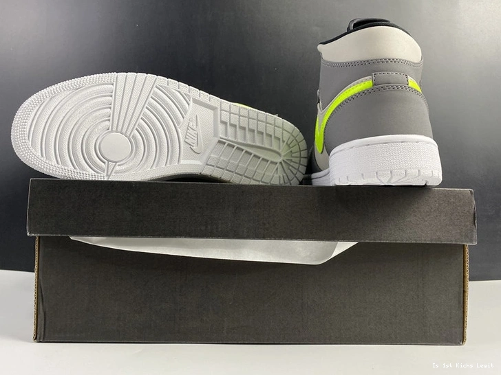Mid 1 Volt 554724-072  Gunsmoke Jordan 0520